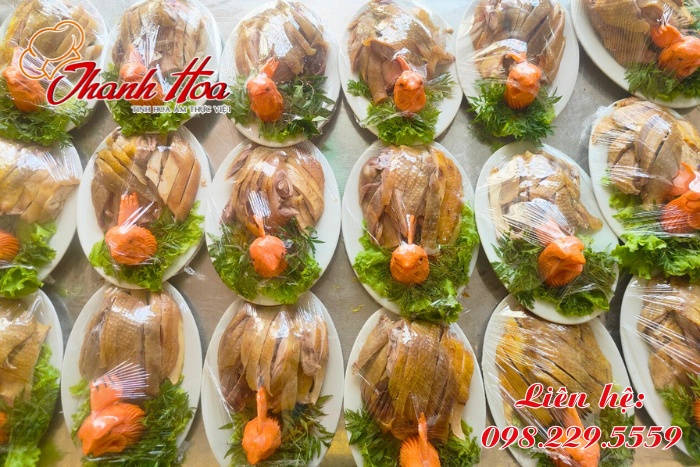 Món gà rút xương của Nấu cỗ Thanh Hoa được thực khách yêu thích