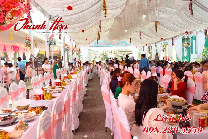 Nhiều gia đình đã lựa chọn dịch vụ nấu tiệc cưới tại nhà ở Quan Hóa