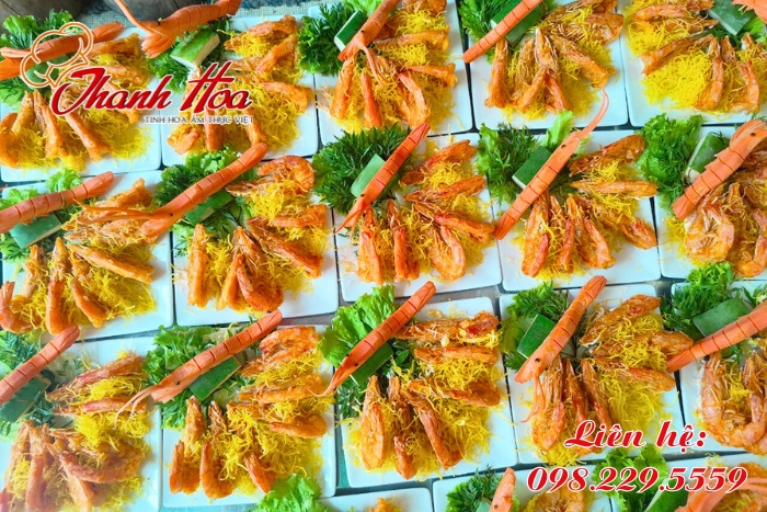 Tôm chiên tổ yến là món cỗ khá phổ biến