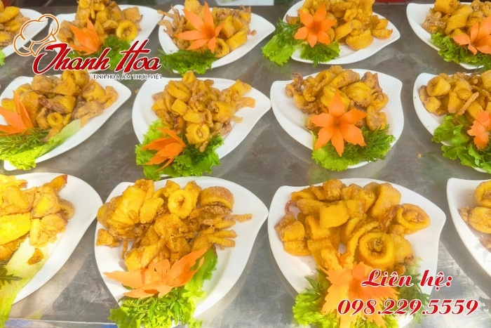 Món ăn được chế biến bởi đầu bếp chuyên nghiệp, hương vị thơm ngon, trình bày đẹp mắt