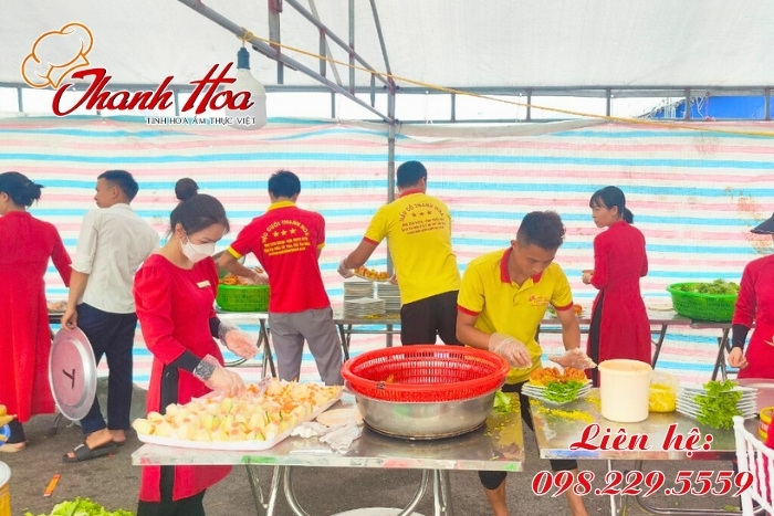 Đội ngũ đầu bếp và nhân viên của Thanh Hoa chuyên nghiệp